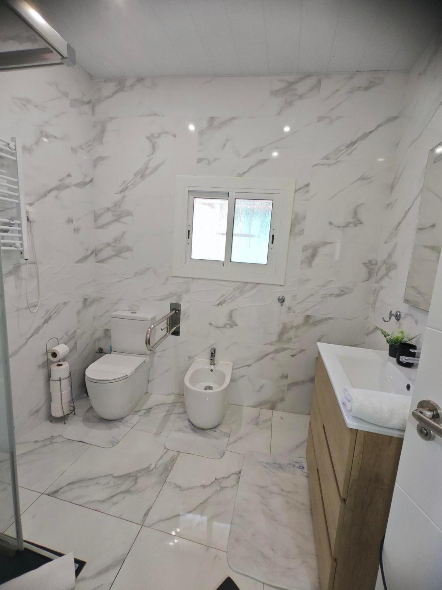 Relax House Barcelone Villa Сант Естеве Сесровирес Екстериор снимка