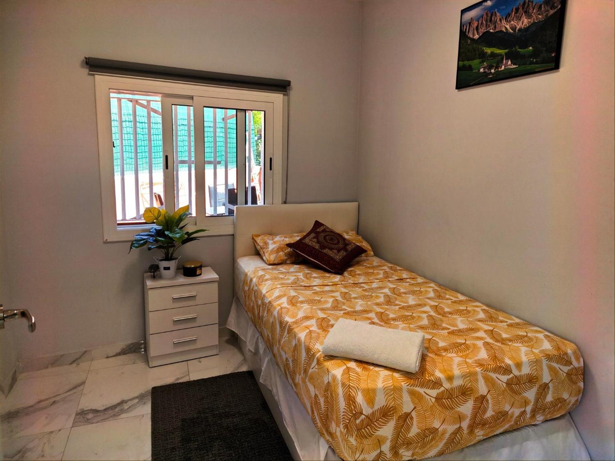 Relax House Barcelone Villa Сант Естеве Сесровирес Екстериор снимка