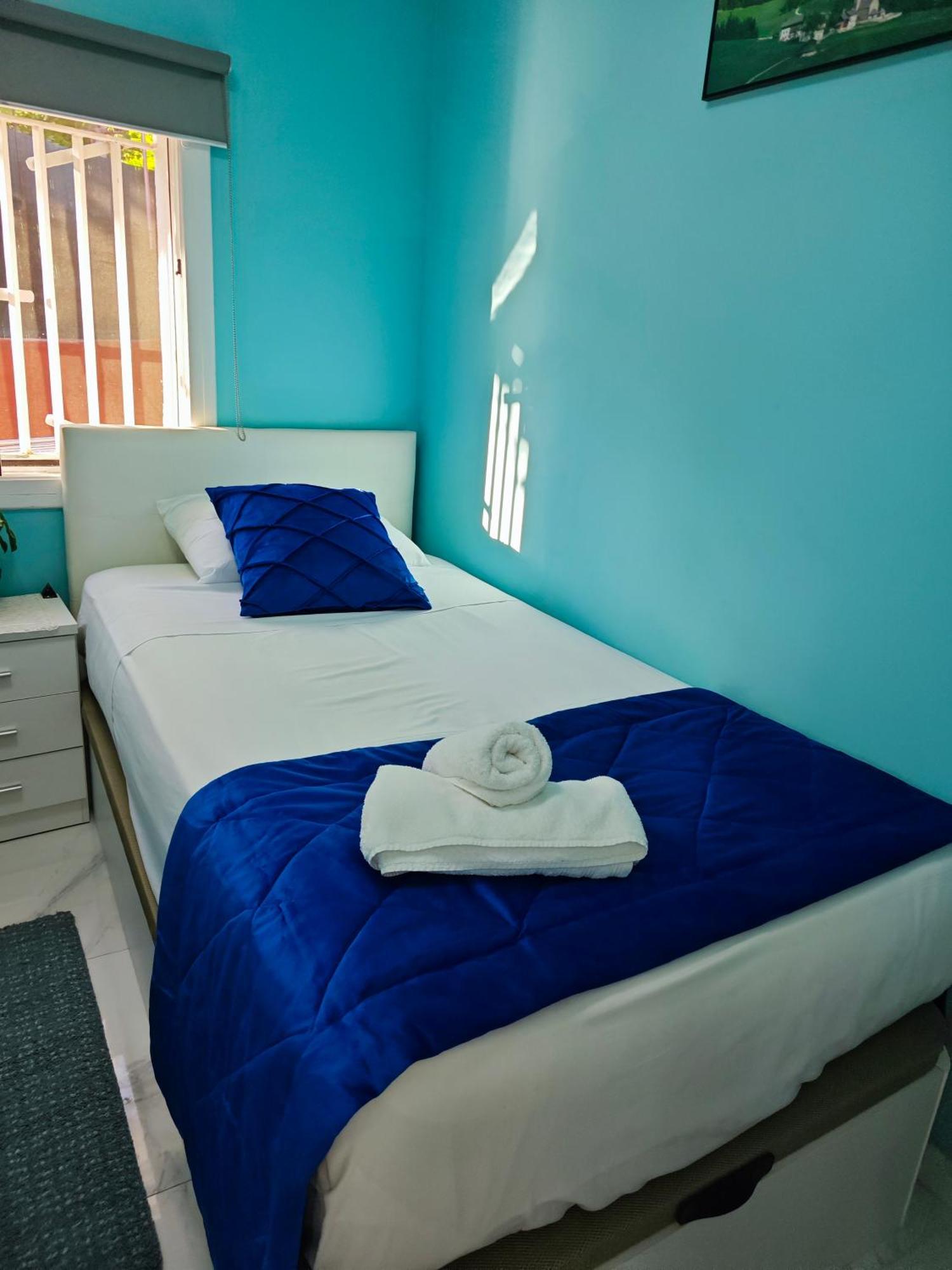 Relax House Barcelone Villa Сант Естеве Сесровирес Екстериор снимка